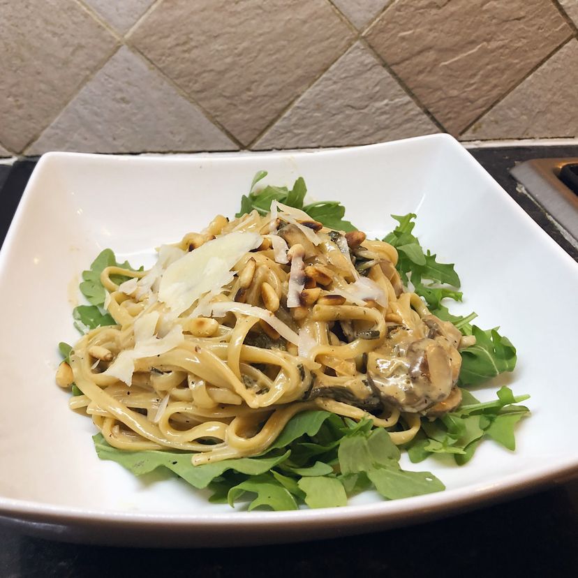 Mushroom and spinach linguine