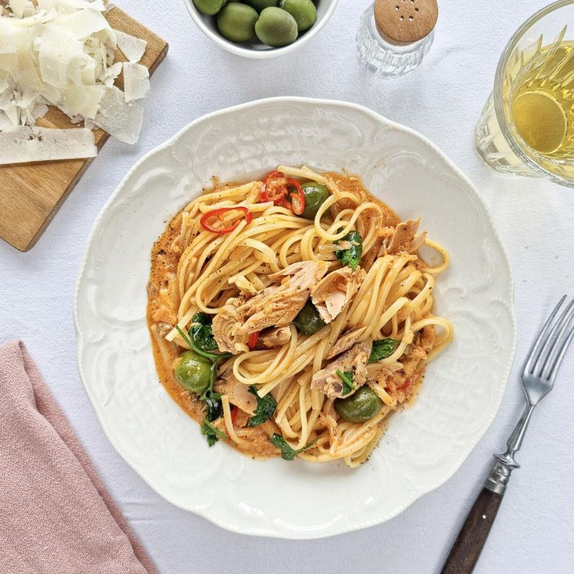 Linguine with tuna sauce