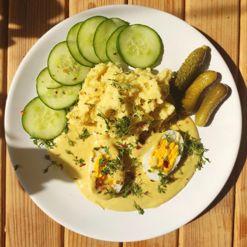 Eier in Senfsoße
