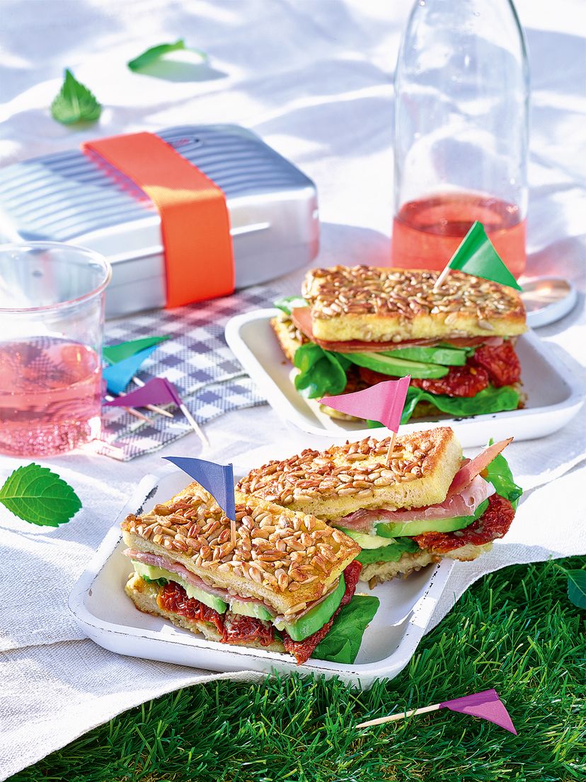 Club-Sandwich mit Sonnenblumenkernen