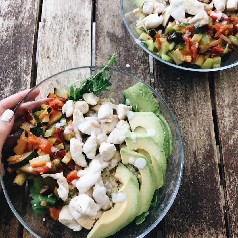 Buddha Bowl mit Huhn und Quinoa