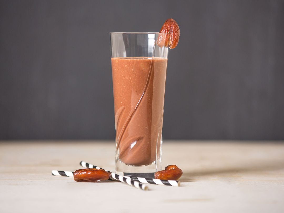 Dreamy chocolate date smoothie