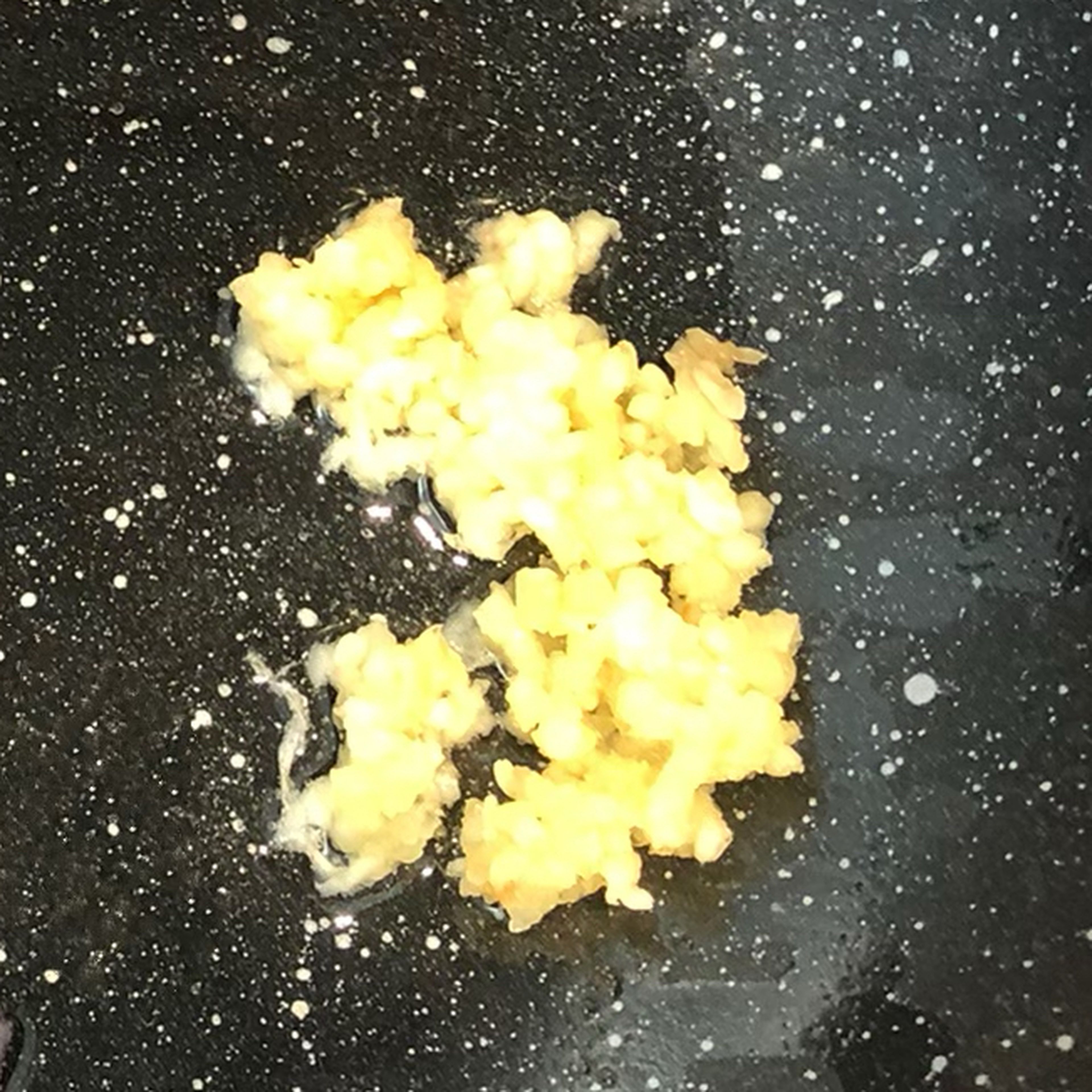 Heat up 75ml of olive oil (high to medium heat) in a big frying pan and add the garlic. Stir through and make sure the garlic is heating, but does not turn brown! If it changes color it means it’s burned.