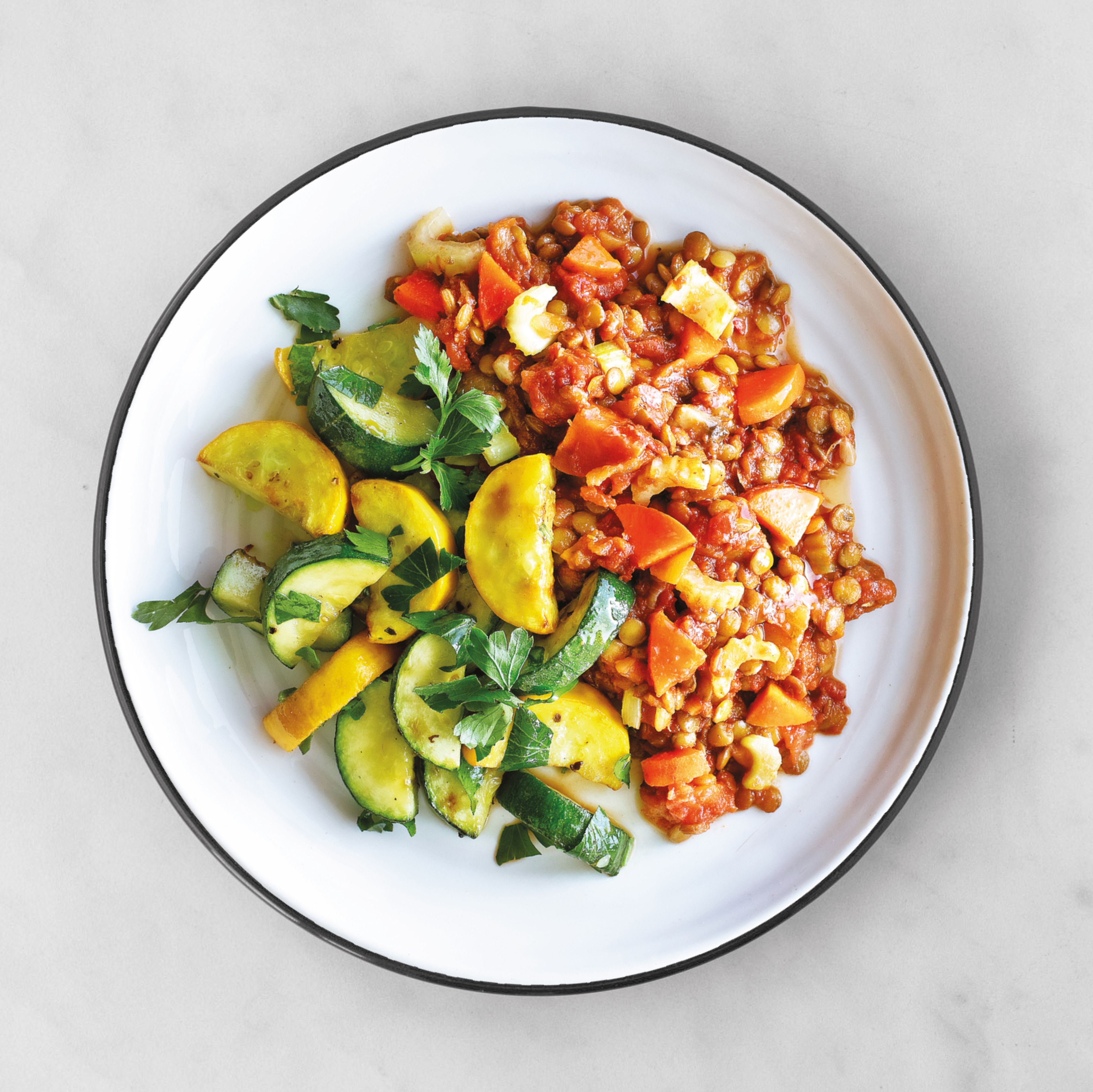 Linsenbolognese mit Zucchinigemüse