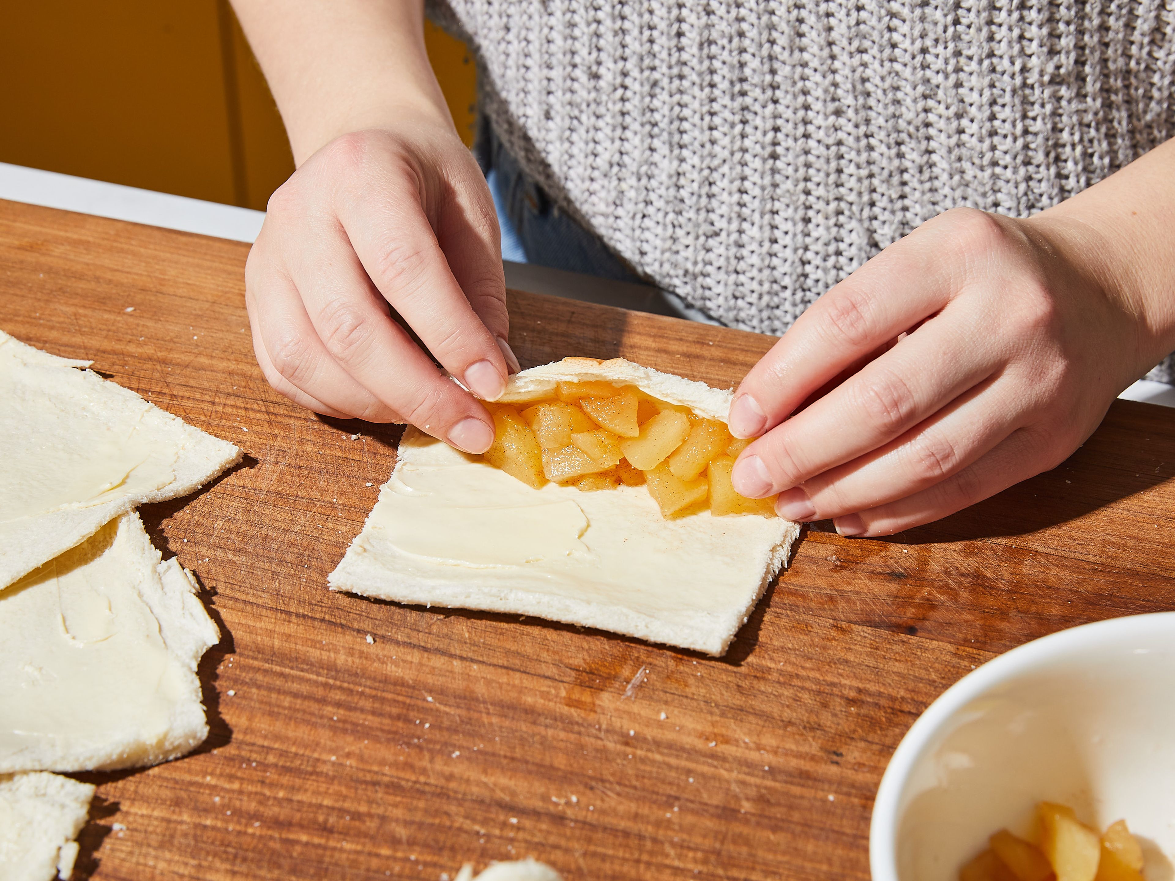 Spread butter on one side of a flattened slice of toast. Add approx. 1 tbsp. of the apple mixture on the bottom edge, then roll up tightly and press down with the seam side facing down. Repeat the same process with all toast slices. After that, turn each roll in the egg and milk mixture. Fry in batches in the air fryer for approx. 4–8 min. on 175°C/347°F.  After frying, toss the rolls in the cinnamon and sugar mixture.Mix quark and vanilla paste in a small bowl to make a dip. Serve roll-ups plain or with the dip.