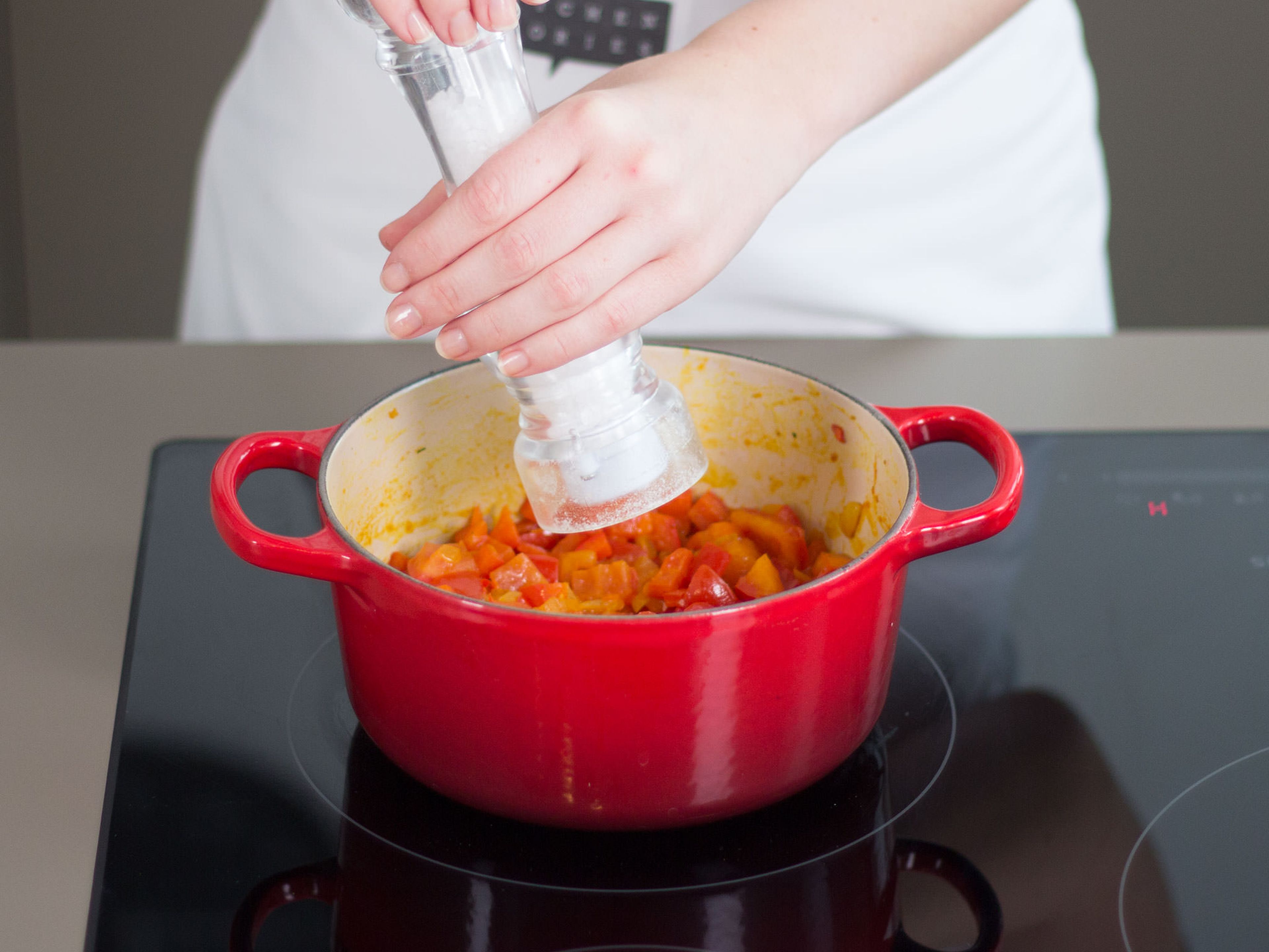 In a small saucepan, sauté onion in some vegetable oil over medium heat for approx. 5 – 7 min. until golden brown. Add grated ginger and garlic, as well as diced chili, bell pepper, and tomatoes and continue to sauté for approx. 4 - 5 min. Season with remaining turmeric, garam masala, salt, and pepper and allow to cook for approx. 15 min.