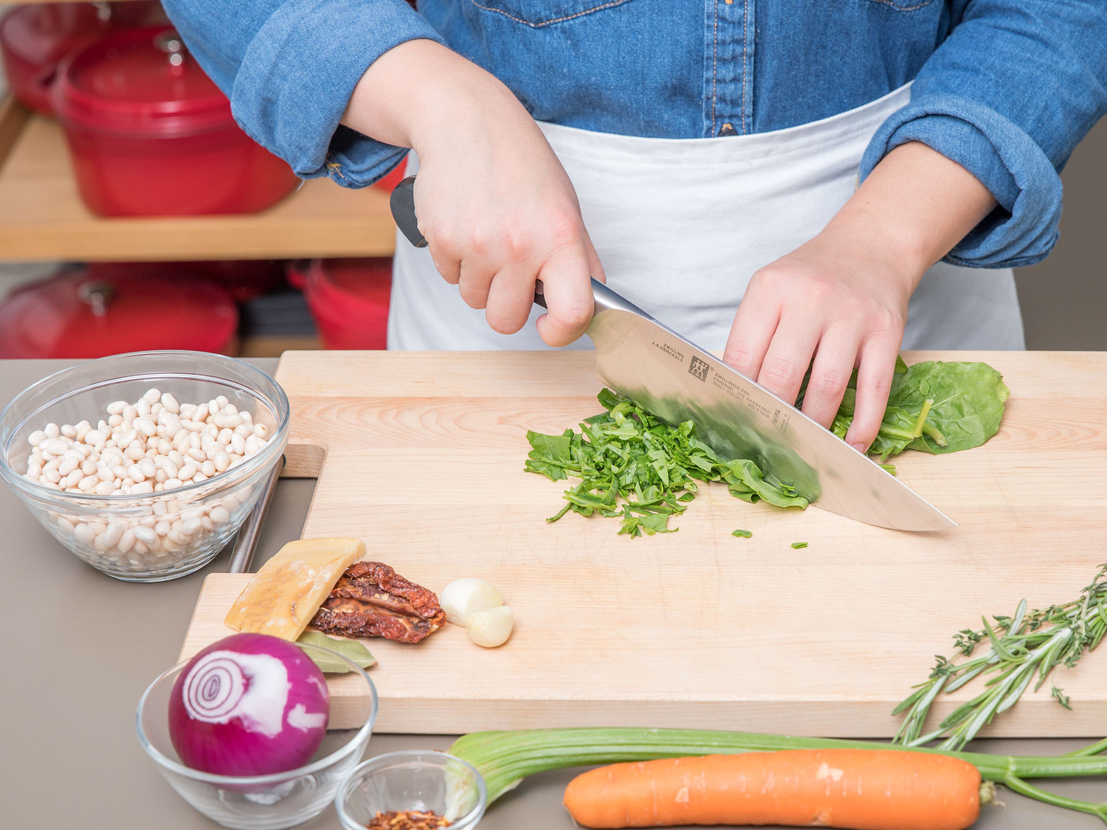 Chop spinach. Finely chop onion, carrot, celery, and sundried tomatoes. Peel and mince garlic. Remove sausage meat from casing and chop roughly.