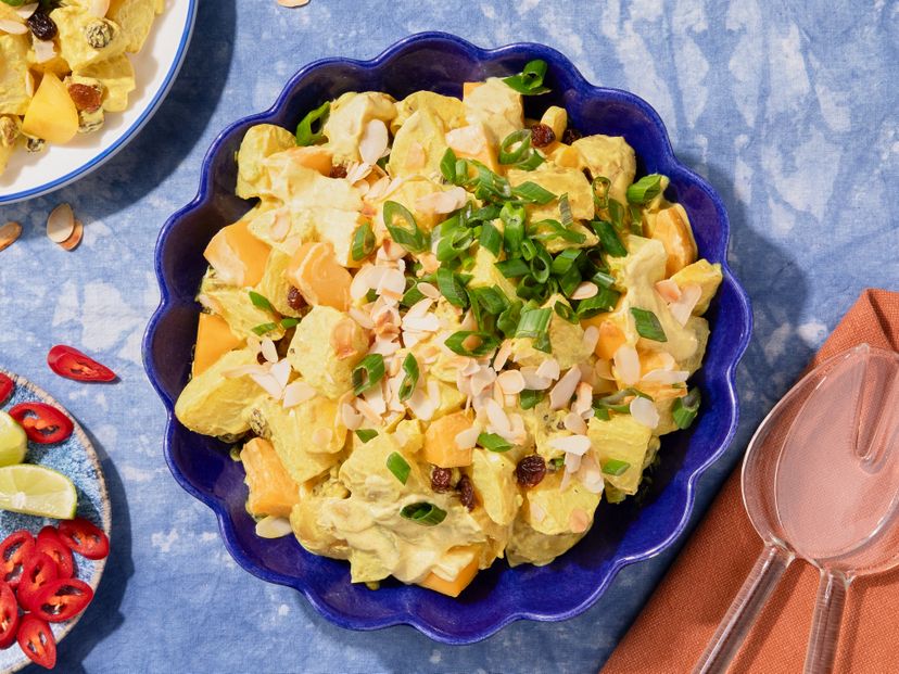 Creamy curried potato salad with mango