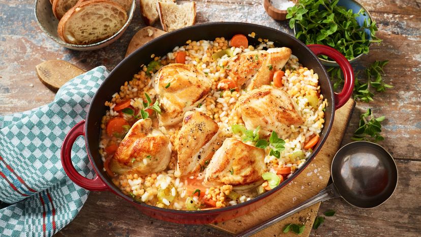 One Pot Hähnchen-Linsen-Risotto mit Wurzelgemüse und Majoran