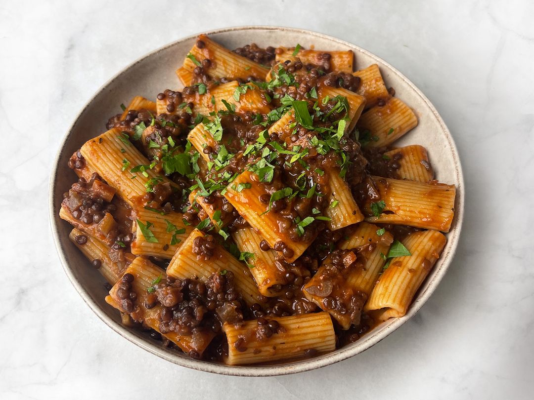 Vegane Bolognese mit Schwarzen Linsen