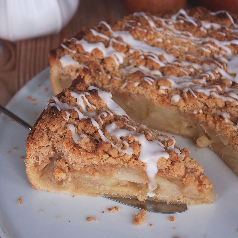 Veganer Apfelkuchen mit Zimtstreuseln